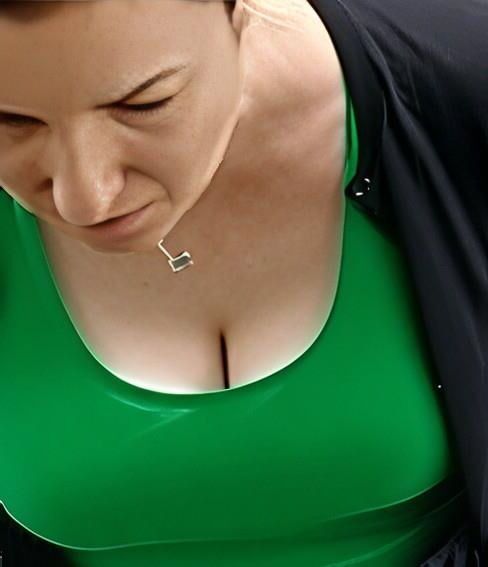Milf cunt showing deep cleavage downblouse (enhanced)
