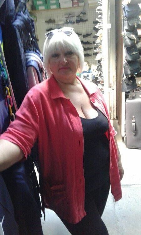 Help. Im addicted to granny cleavage 