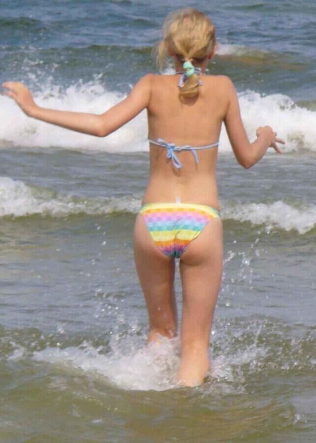 Skinny Polish Wiola in bikini