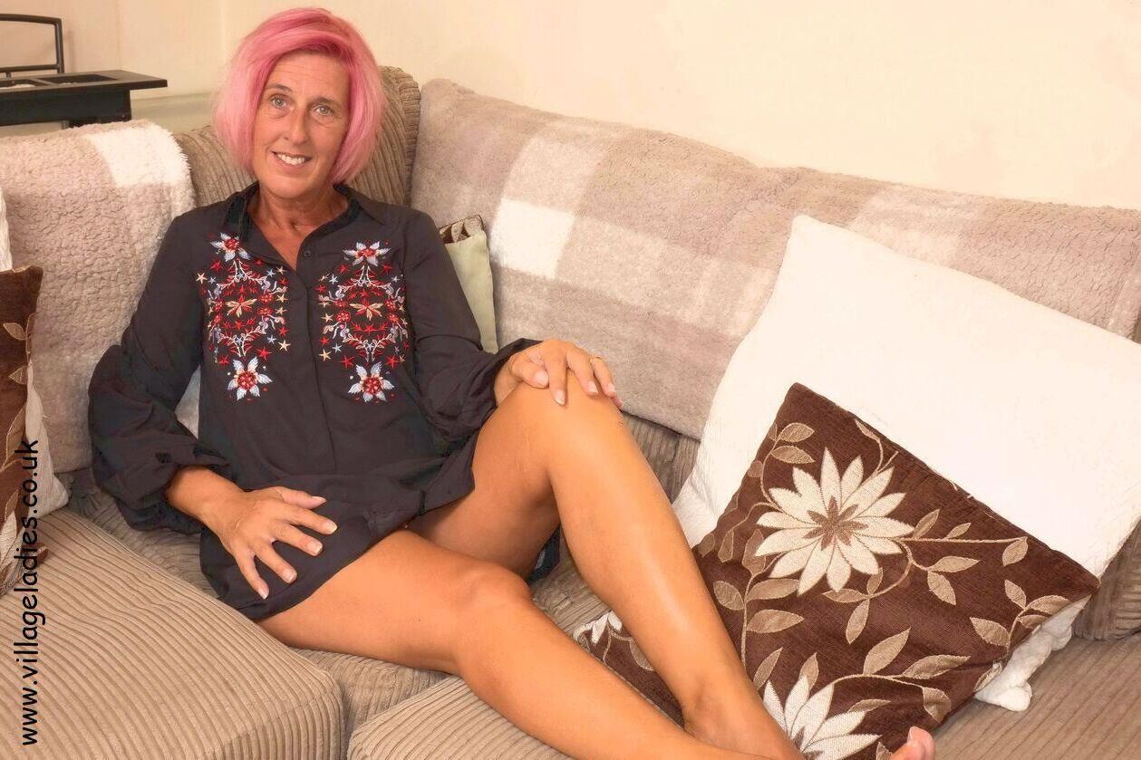 . Sanne Nice body on this plain looking mum