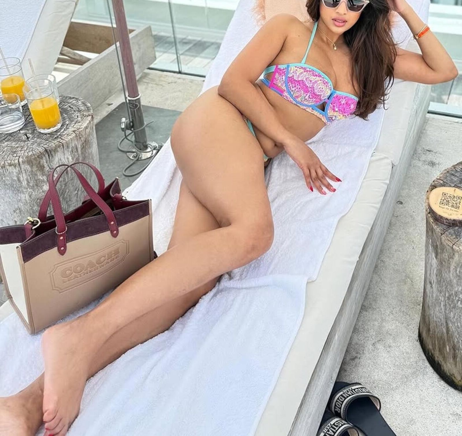 Sexy Legs and yummy Hot thick thighs