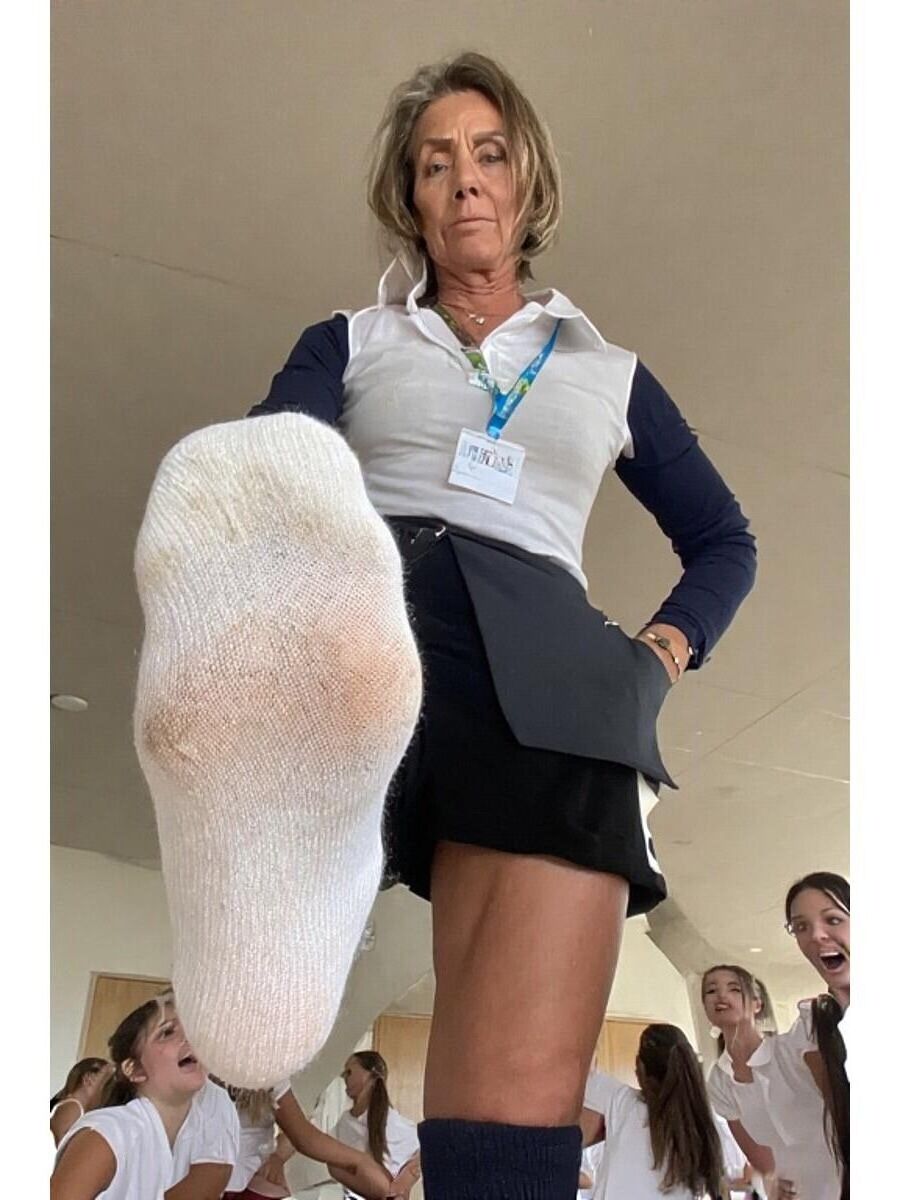 AI Imágenes: zapatillas y calcetines de maestro de educación física