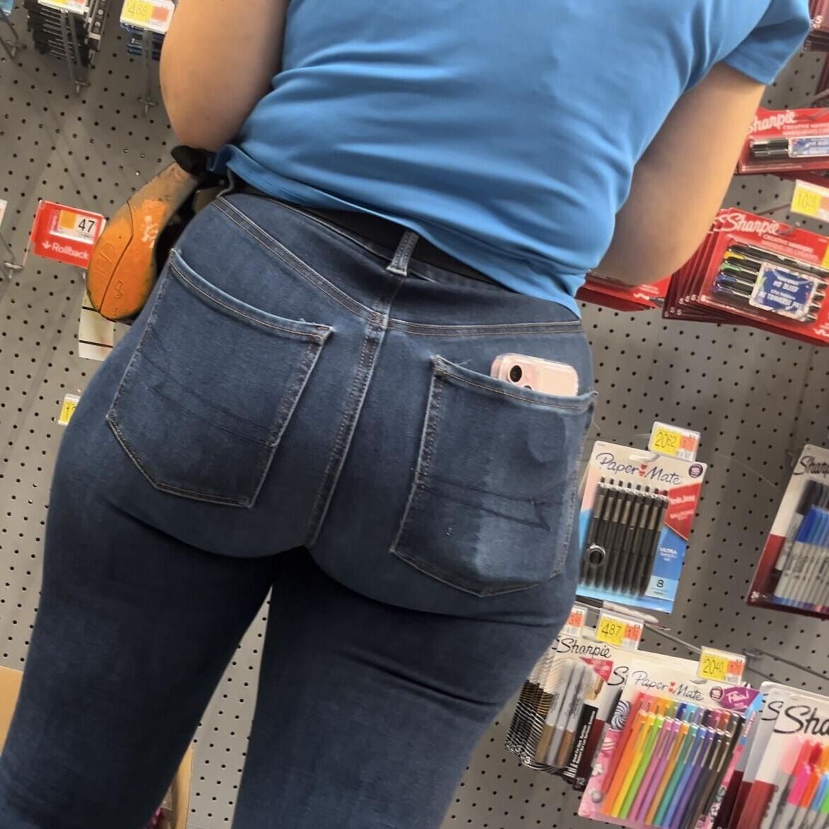 Candid Milf Big Booty in Jeans
