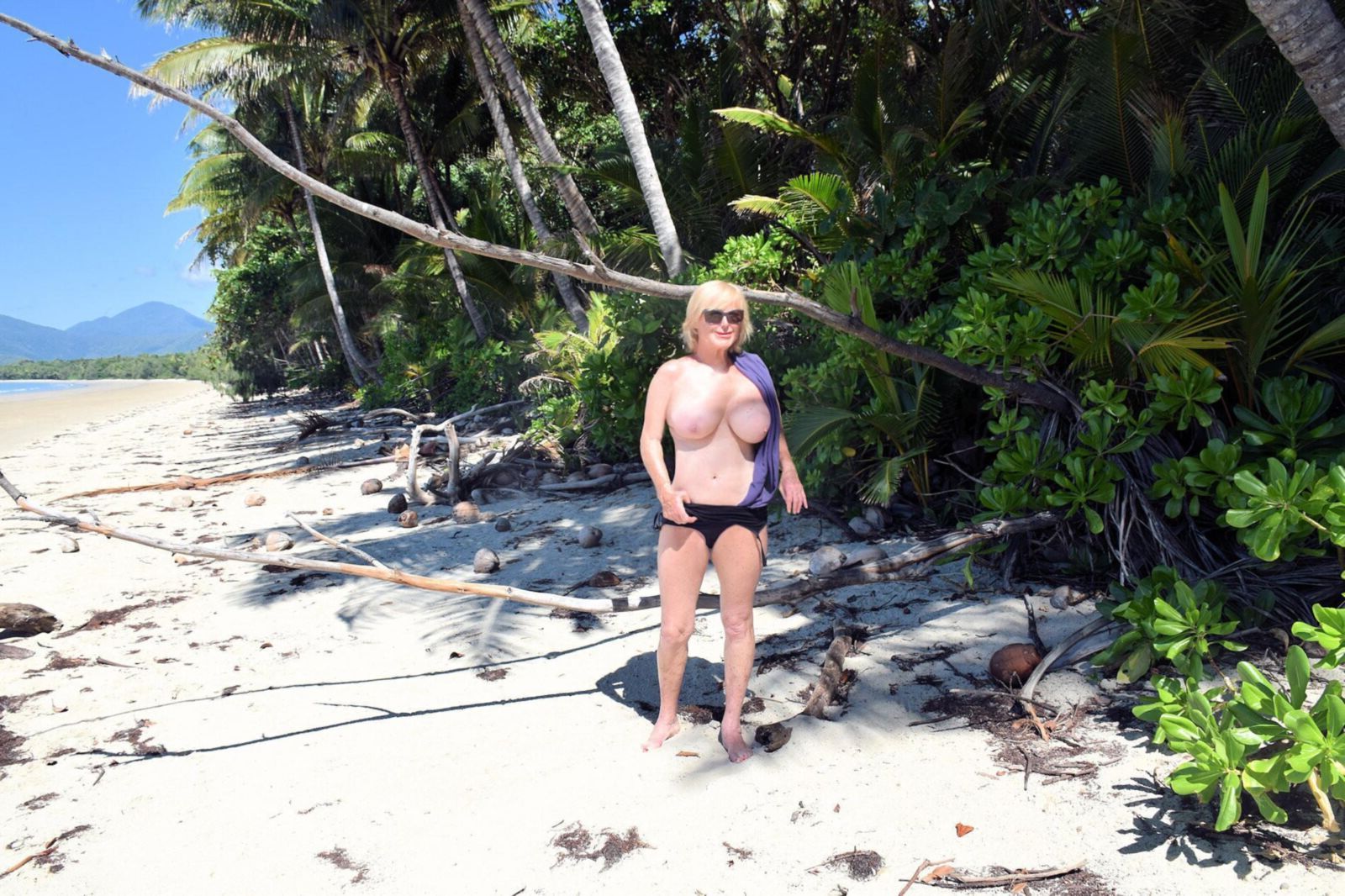 LUSCIOUS LADY DIANE goes WILD: BUSH, BEACH and PARKS!