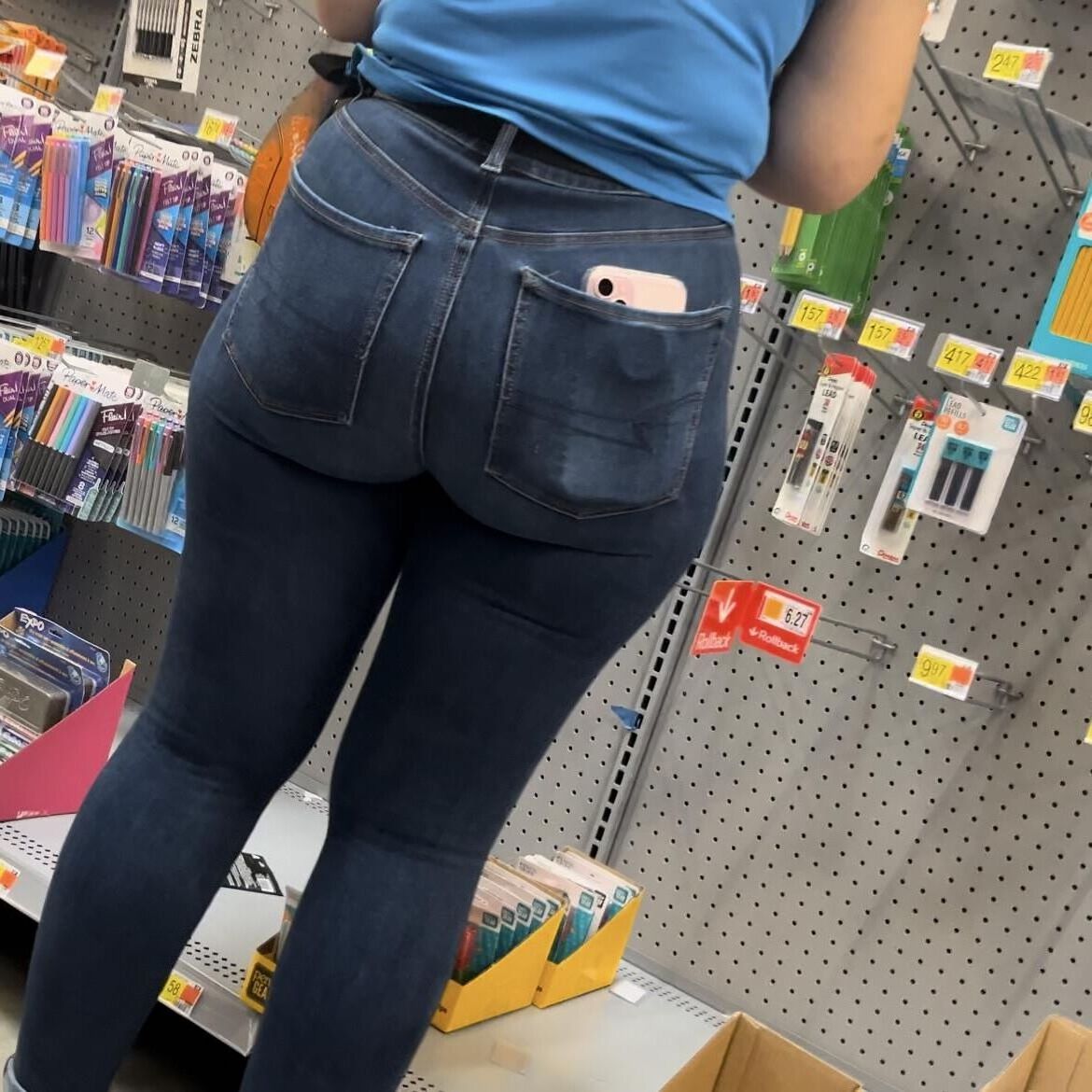 Candid Milf Big Booty in Jeans