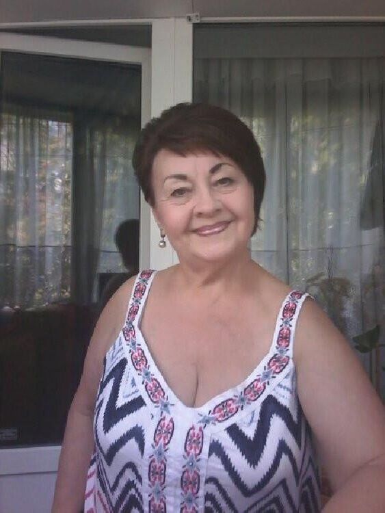 Big titted granny cleavage heaven 