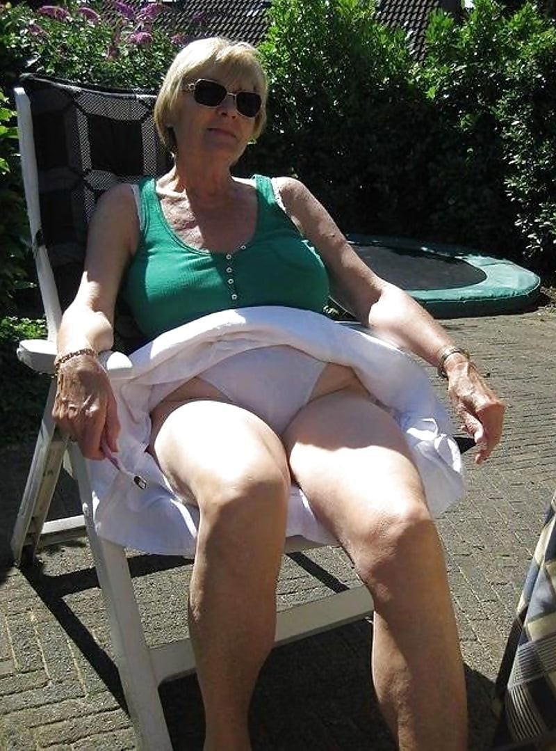 MATURE MILFS GRANNY 