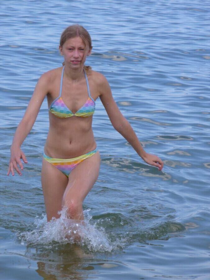 Skinny Polish Wiola in bikini