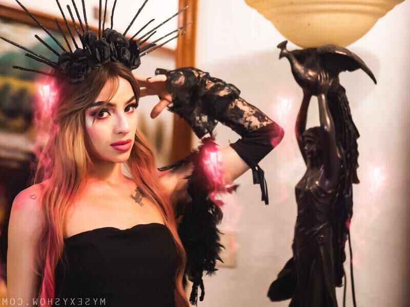 Abbierhondes at MySexyShow.com