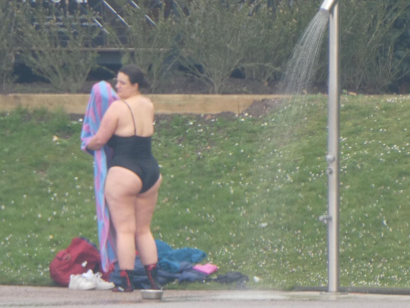 Big Ass takes a shower!