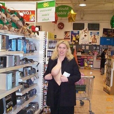 Barby (UK) Goes Shopping 