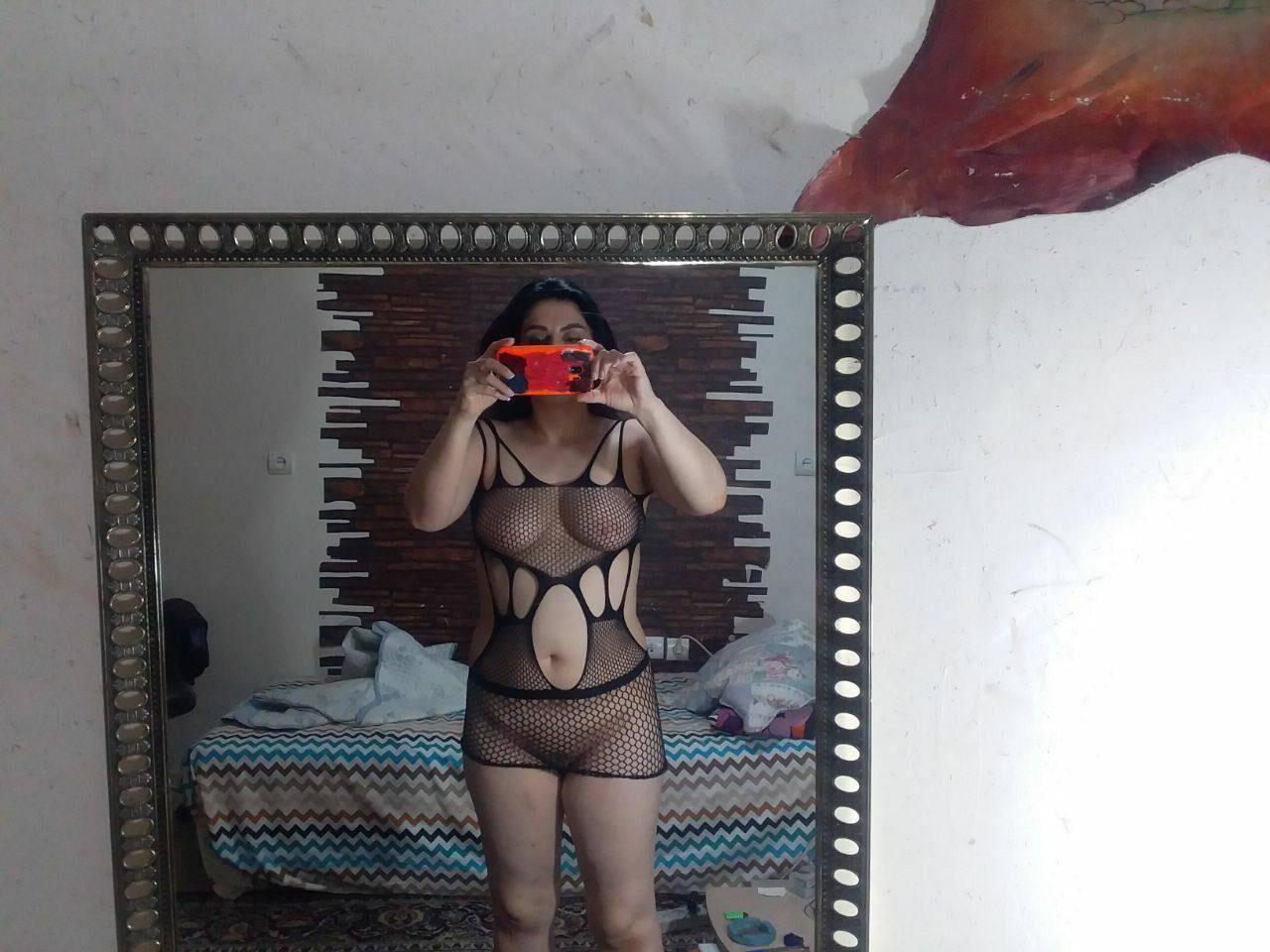 busty iranian woman