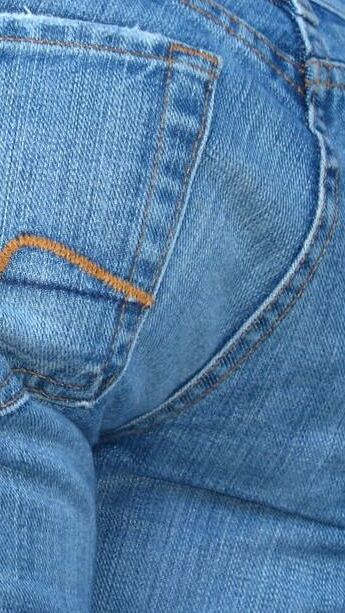 ASSES IN JEANS