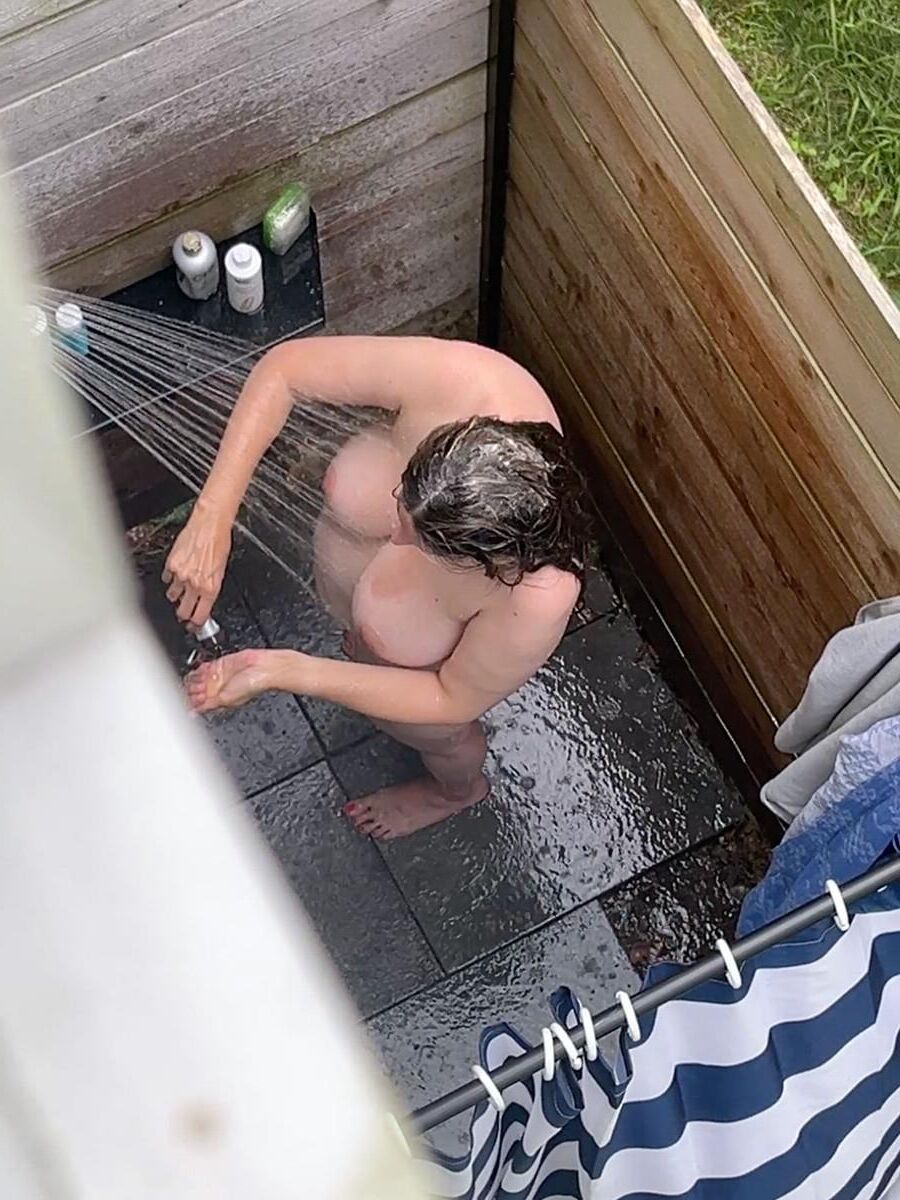 BIG WET SHOWER TITS!!!