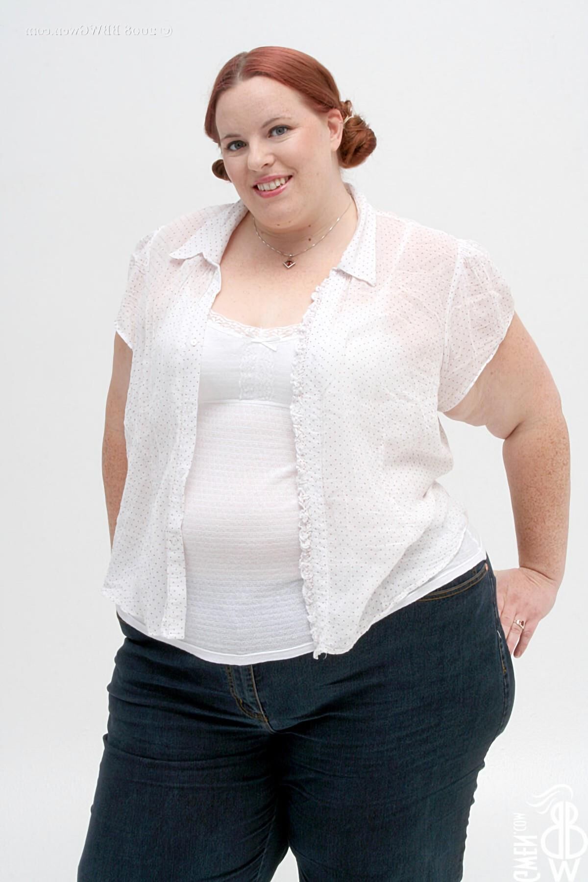 Radieuse Gwen Ssbbw Rousse AVEC des Tout Petits Nichons