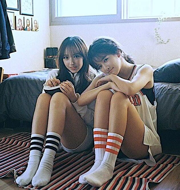 DO ASIAN WOMEN WEAR SOCKS? THE LOOK GREAT IN THEM!