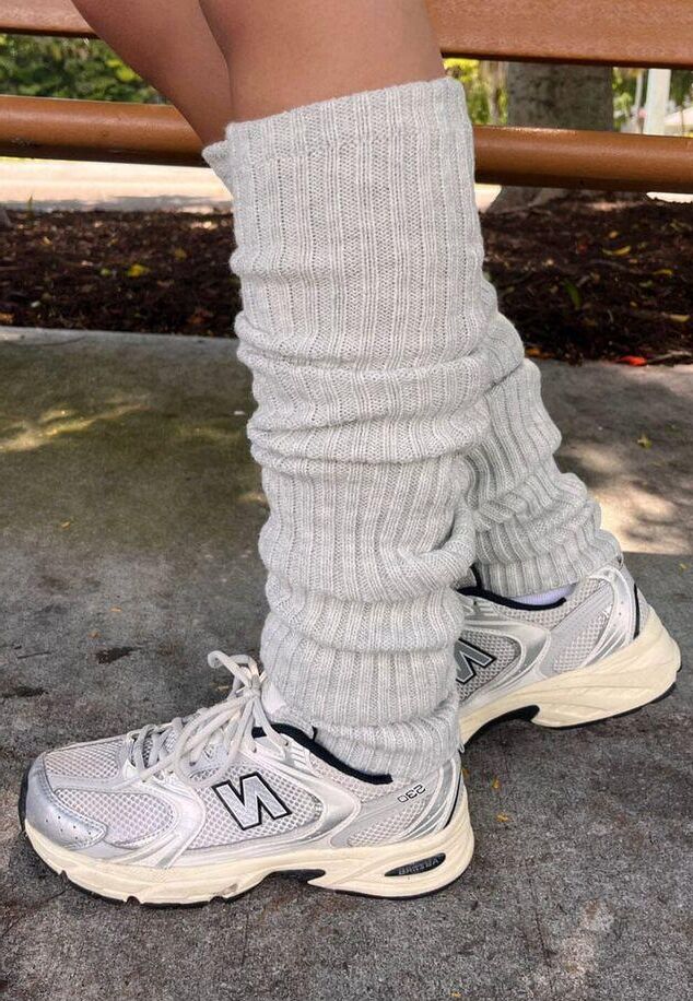 DO ASIAN WOMEN WEAR SOCKS? THE LOOK GREAT IN THEM!