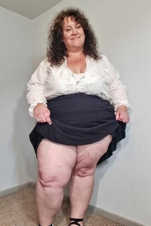 Plus Size Women Lift Their Skirts