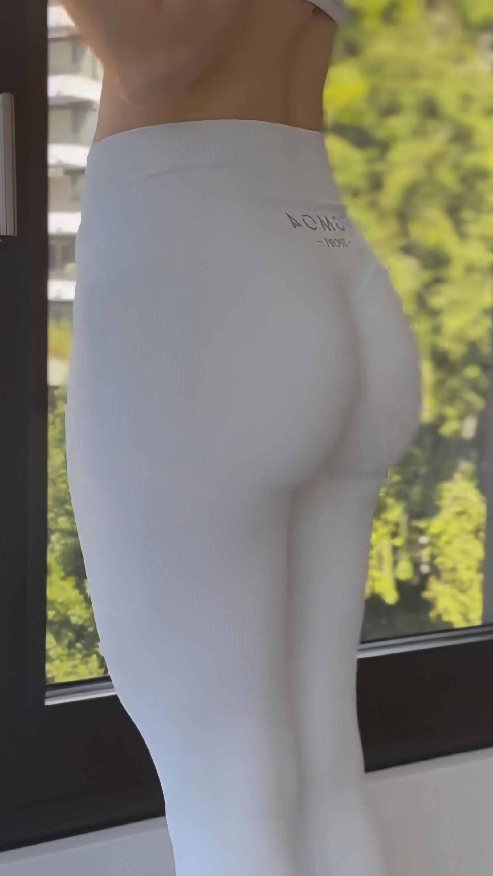 TEEN IN YOGA PANTS 