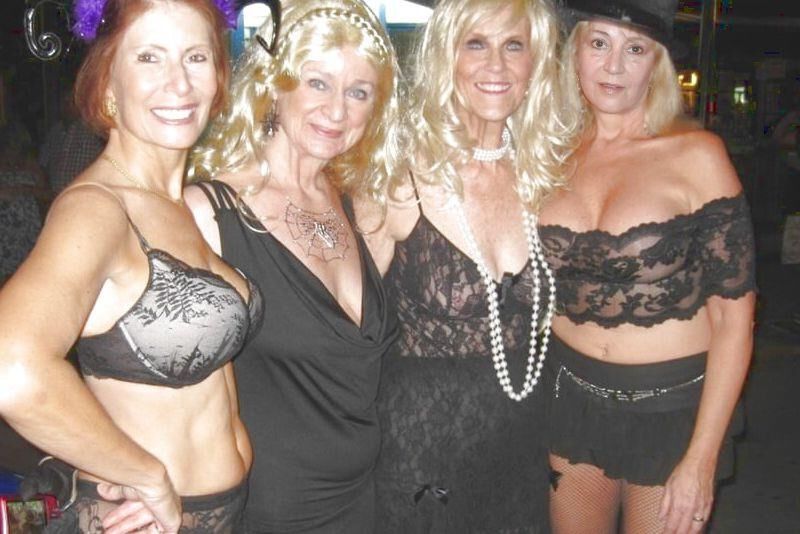 Non Nude Groups and Pairs 
