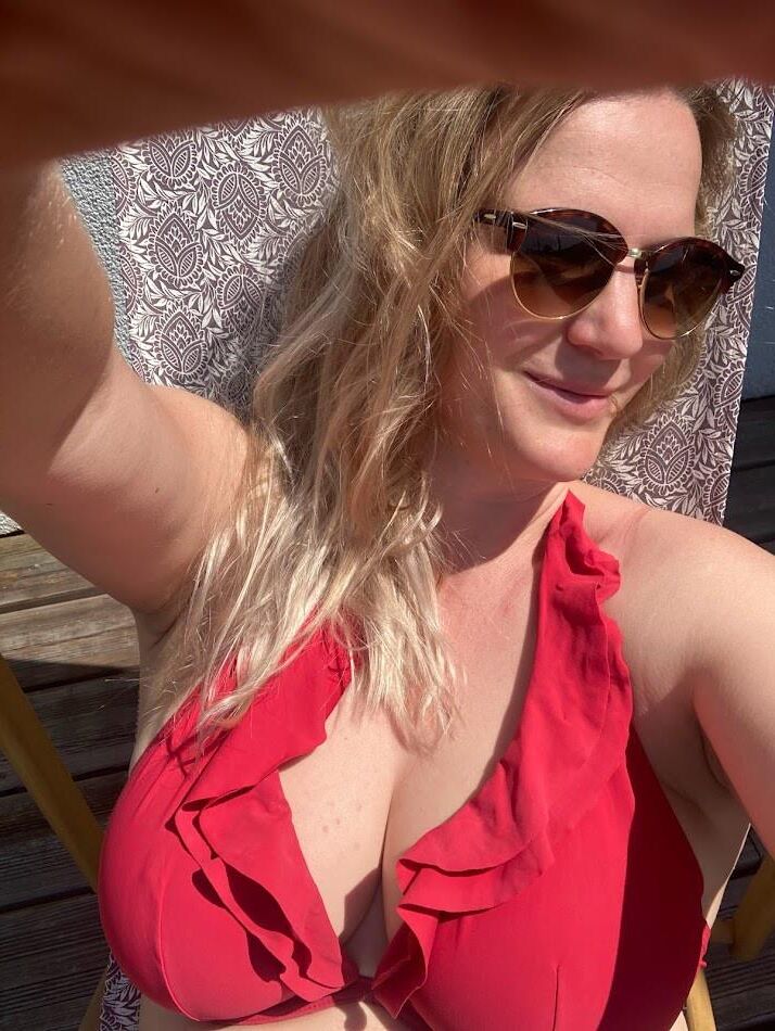 MILF francés grandes tetas expuestas temporalmente