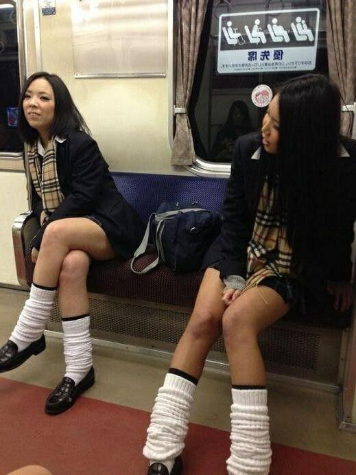 DO ASIAN WOMEN WEAR SOCKS? THE LOOK GREAT IN THEM!
