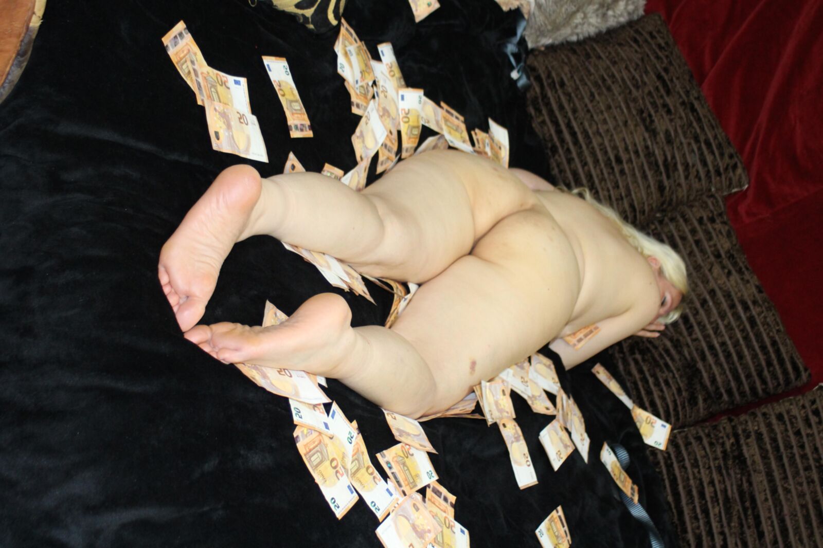 whore euros cum load in asshole