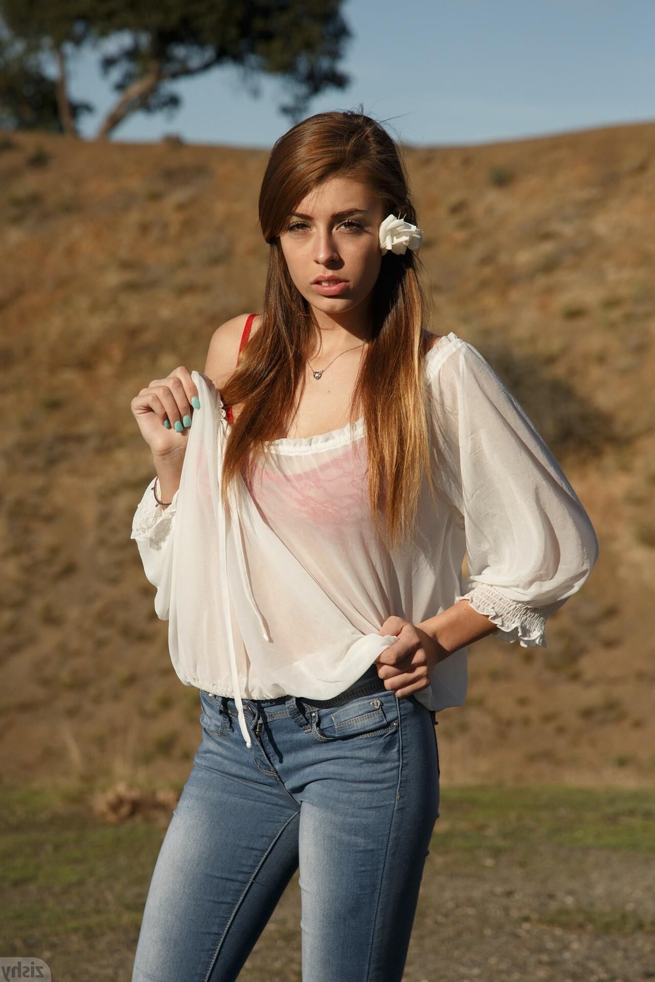 Zishy Gracie Thimble Blue Jeans y Red Bra (NN)