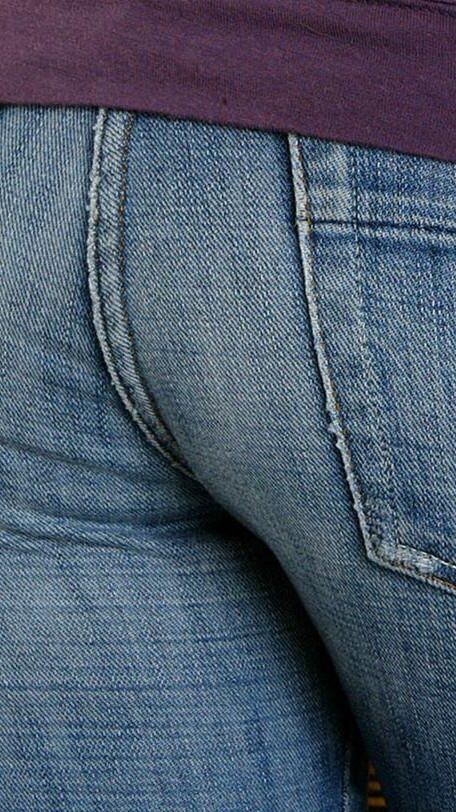 ASSES IN JEANS
