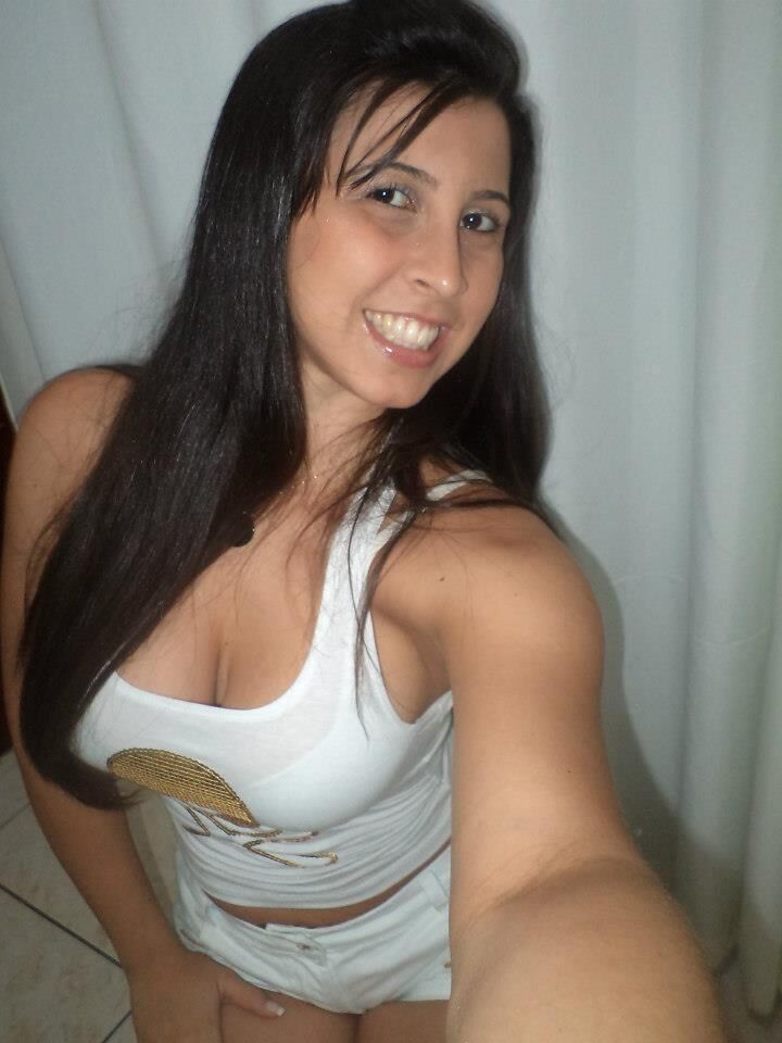 Gostosa peituda, deve dar muito a bunda