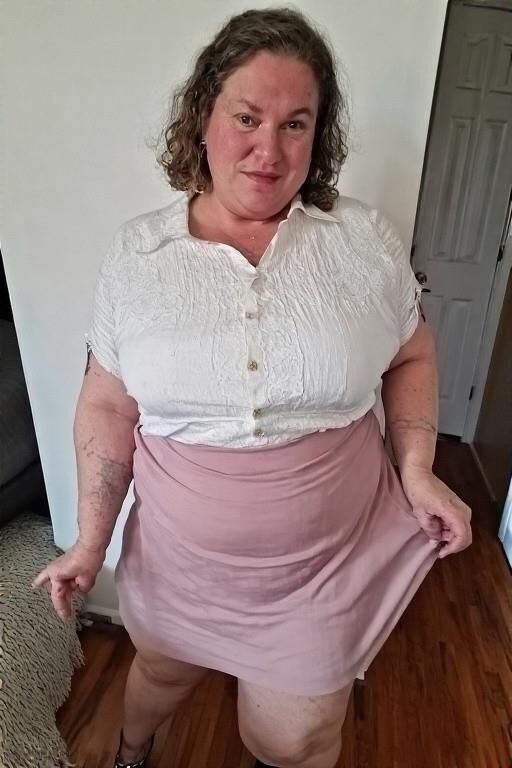 Plus Size Women Lift Their Skirts