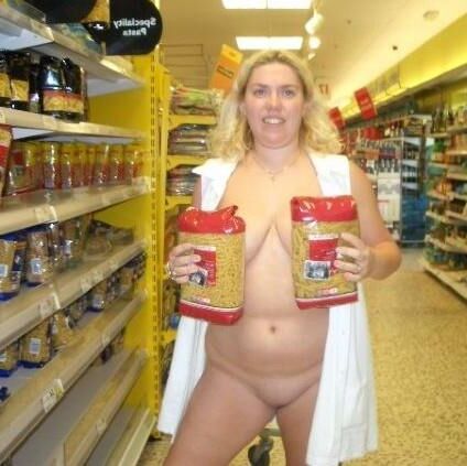 Barby (UK) Goes Shopping 