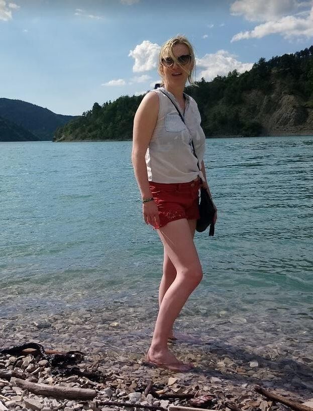MILF francés grandes tetas expuestas temporalmente