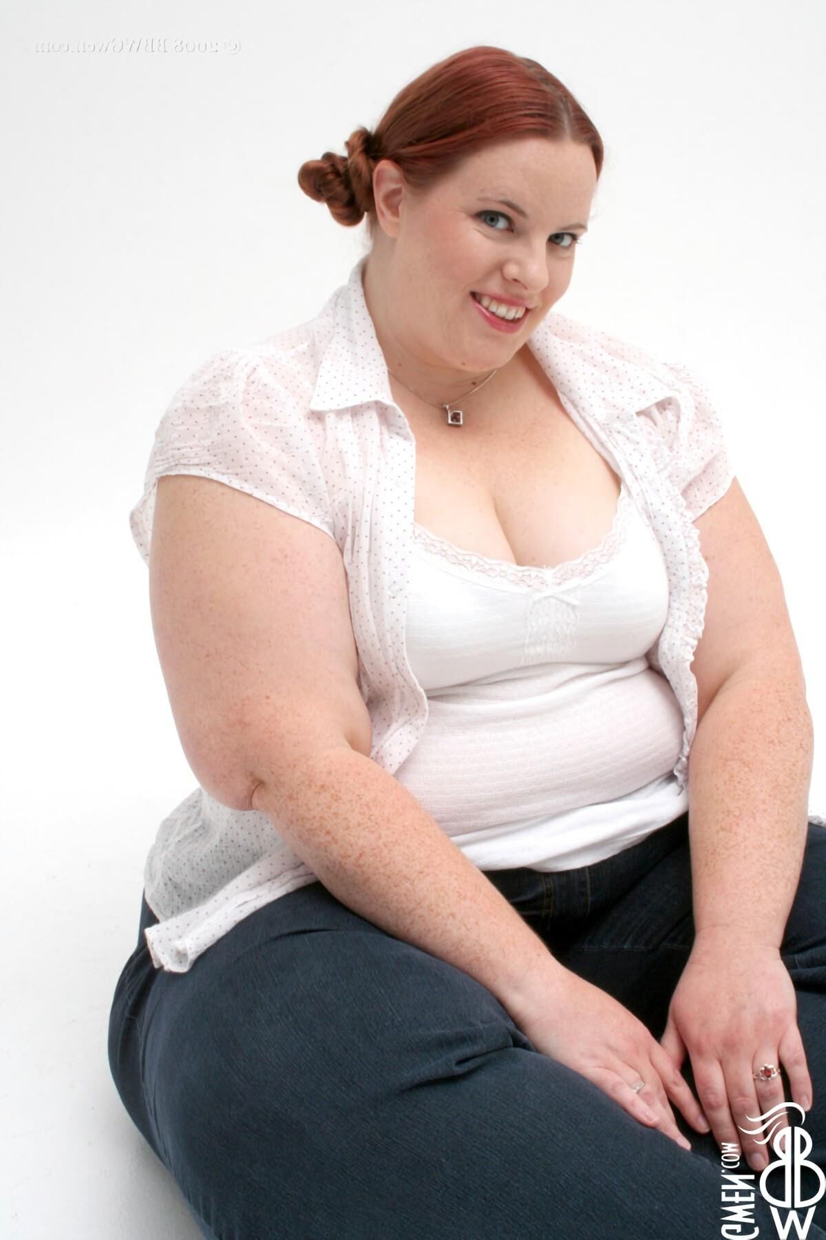 Radieuse Gwen Ssbbw Rousse AVEC des Tout Petits Nichons