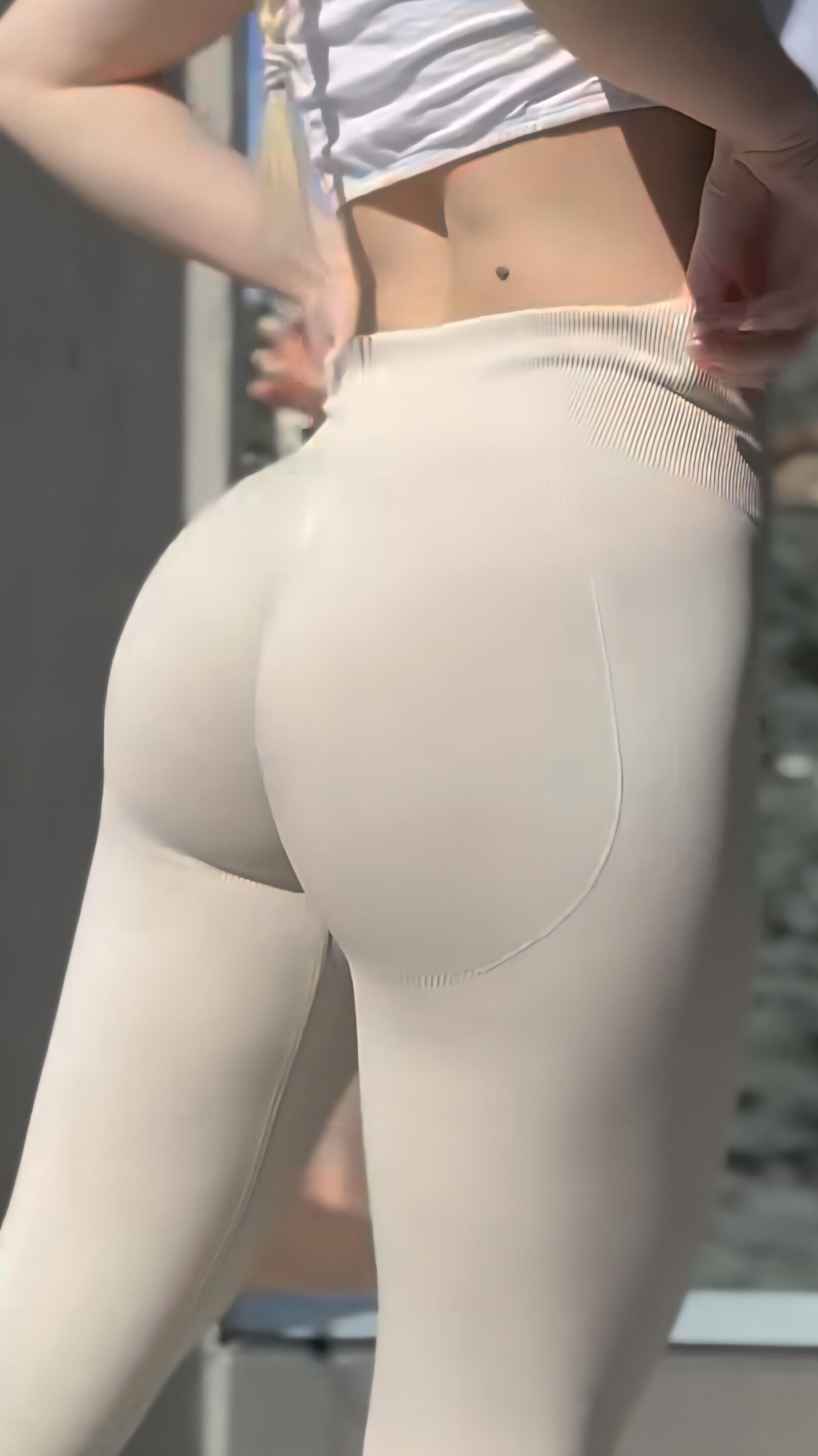 TEEN IN YOGA PANTS 