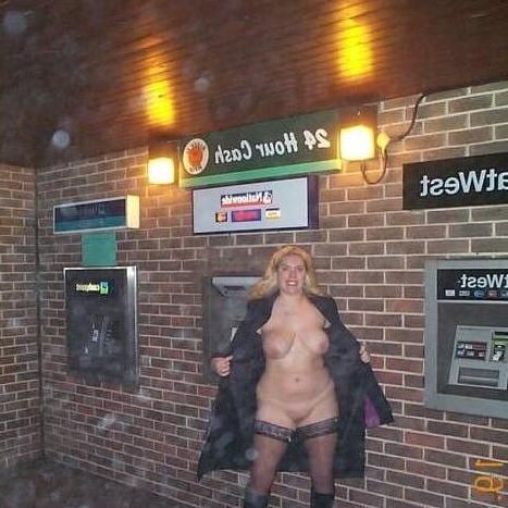 Barby (UK) Goes Shopping 
