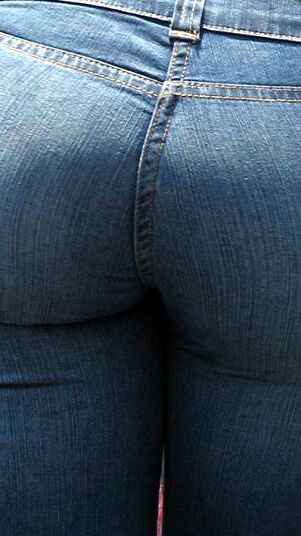 ASSES IN JEANS