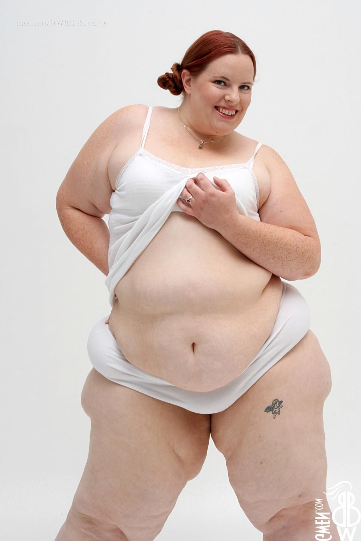 Radieuse Gwen Ssbbw Rousse AVEC des Tout Petits Nichons
