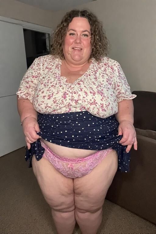 Plus Size Women Lift Their Skirts