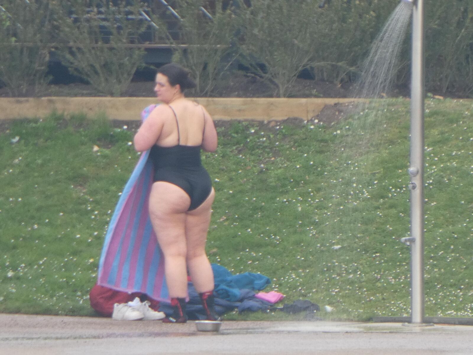 Big Ass takes a shower!