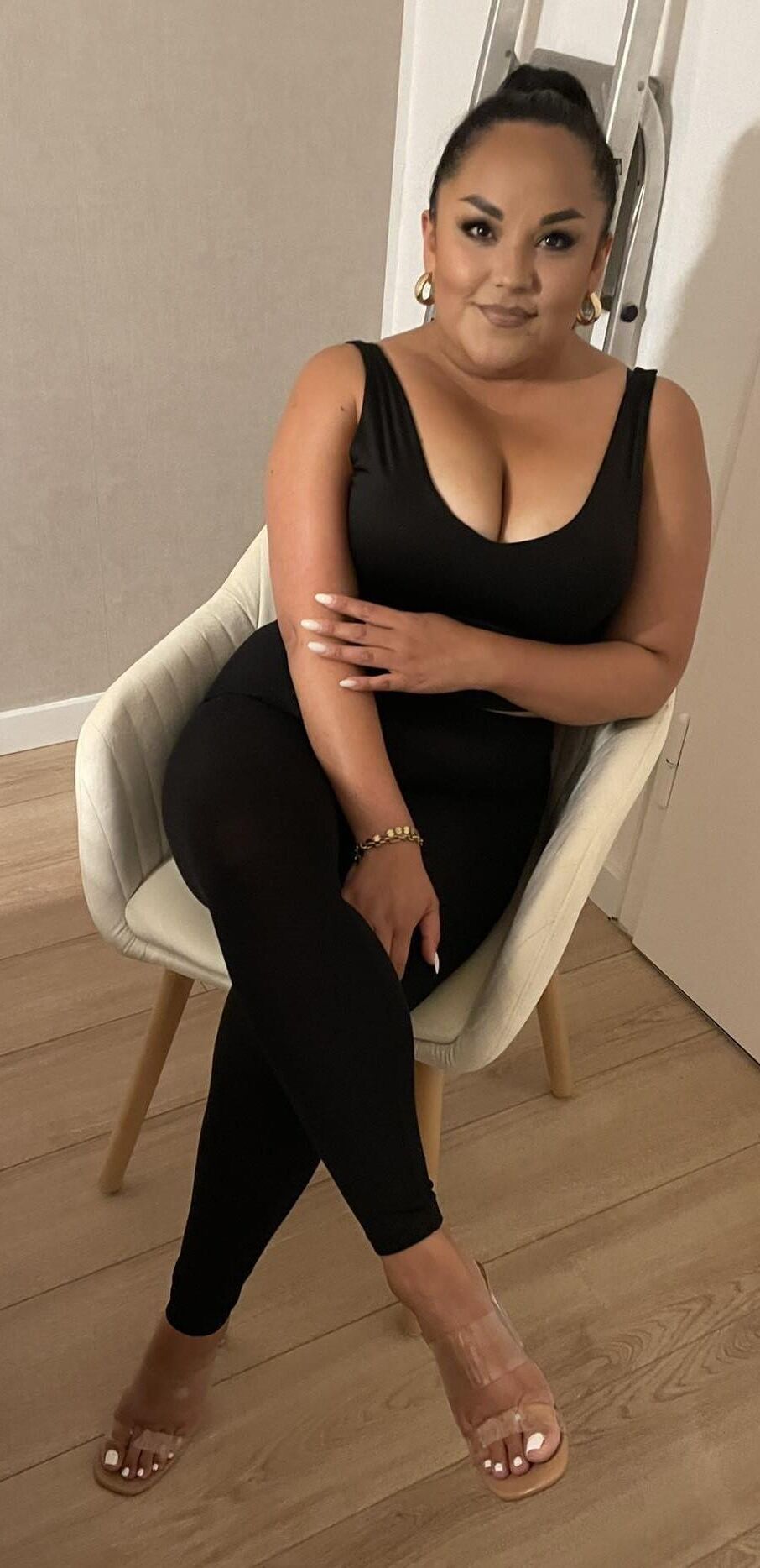 chubby latina wife in leggings and heels