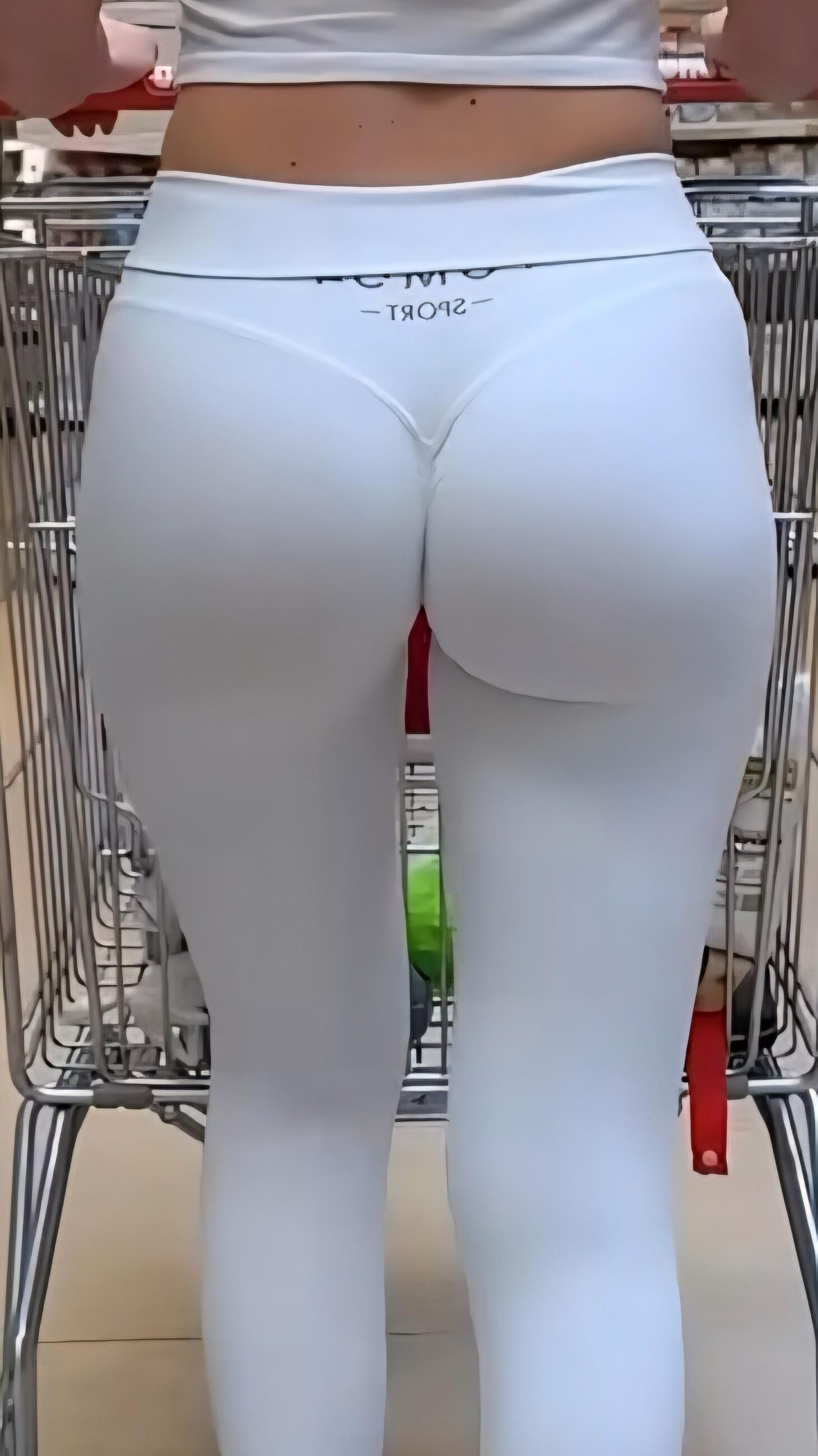 TEEN IN YOGA PANTS 