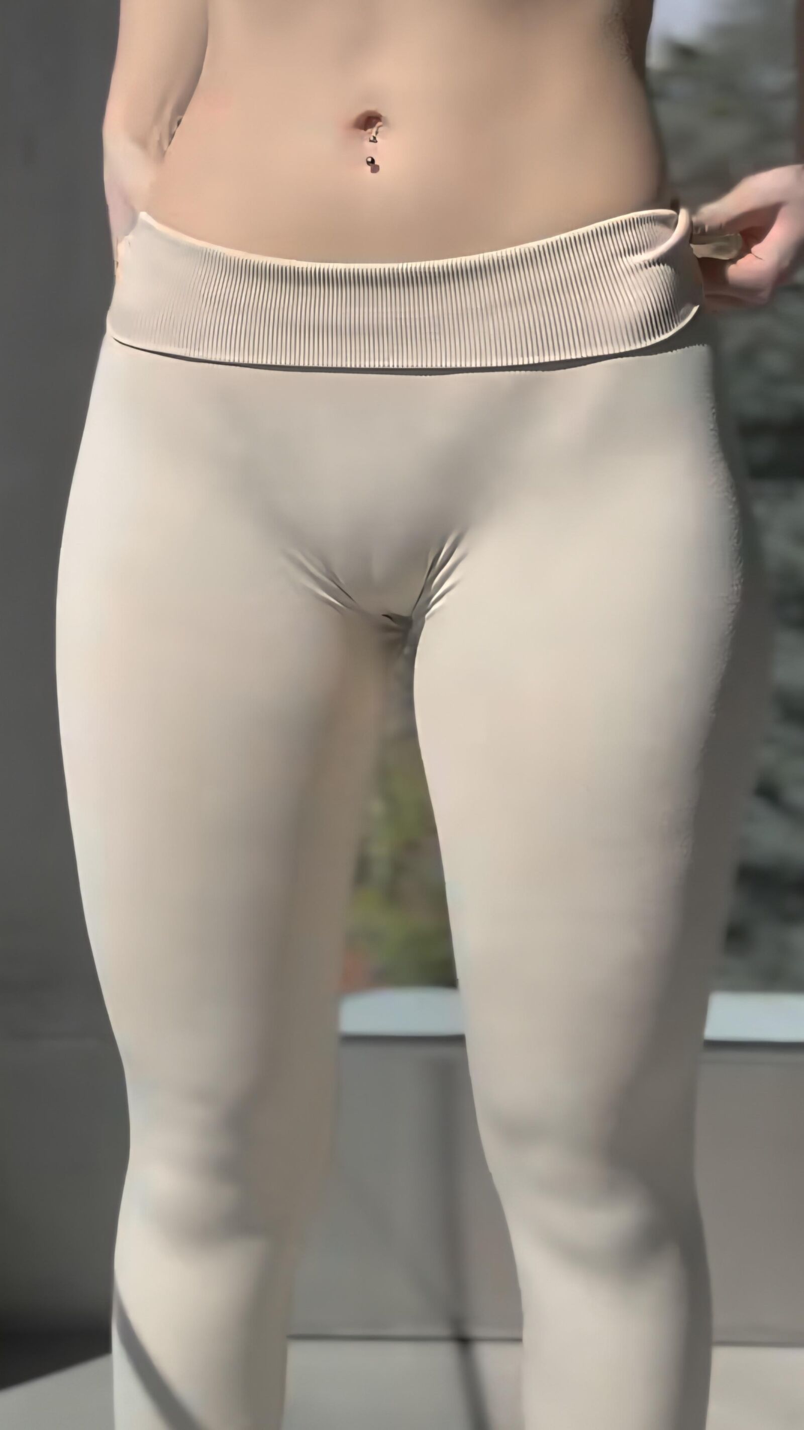 TEEN IN YOGA PANTS 
