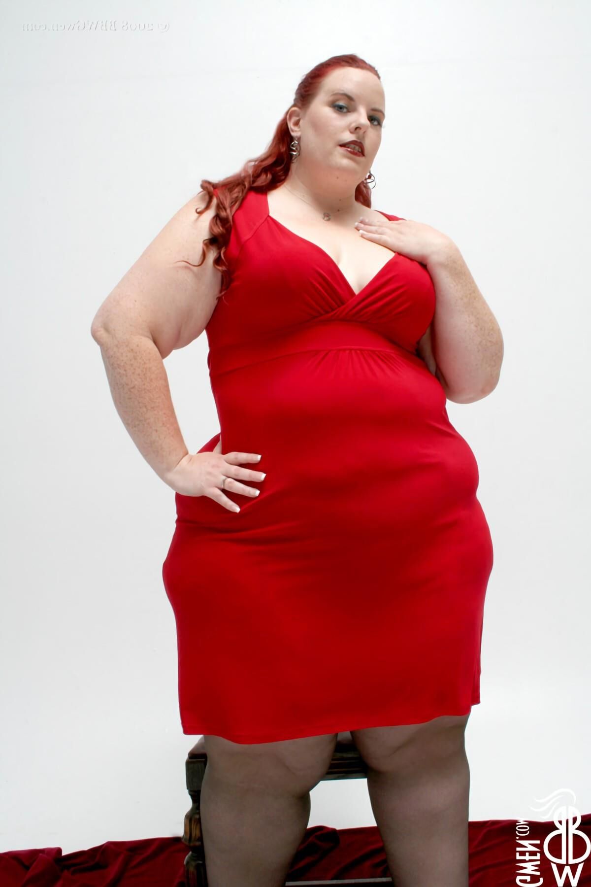 Radieuse Gwen Ssbbw Rousse AVEC des Tout Petits Nichons