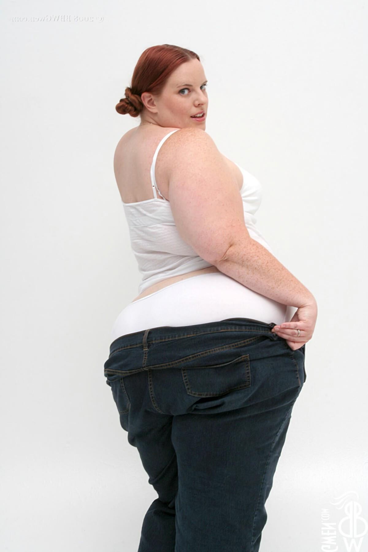 Radieuse Gwen Ssbbw Rousse AVEC des Tout Petits Nichons