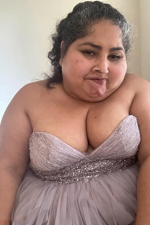 Mature Chubbies in Strapless Dresses