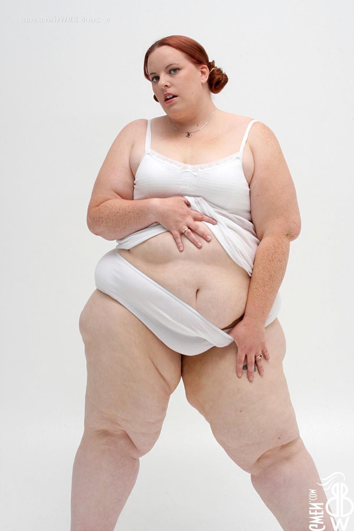 Radieuse Gwen Ssbbw Rousse AVEC des Tout Petits Nichons