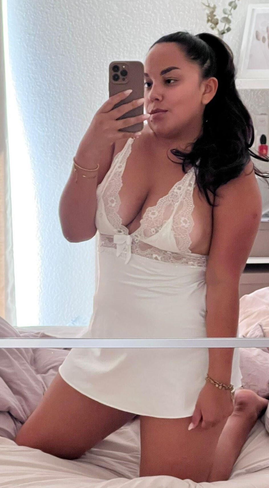 chubby latina wife tits