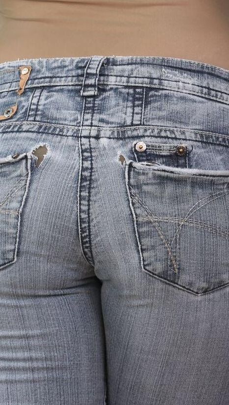 ASSES IN JEANS