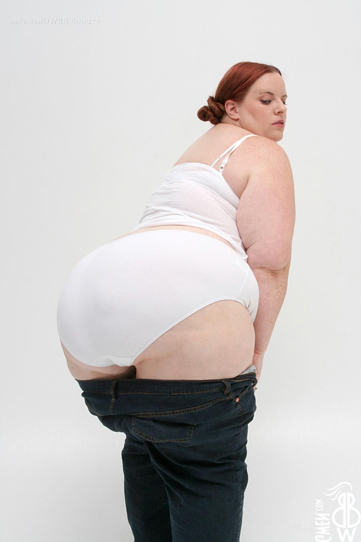 Radieuse Gwen Ssbbw Rousse AVEC des Tout Petits Nichons
